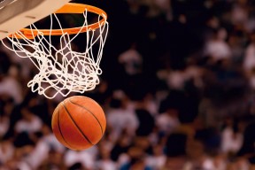 乐鱼体育在线入口-76人队士气高涨，携手冲击总冠军，76人队史冠军