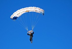 乐鱼官网介绍-7胜0负！亚历山大轰30+7破纪录不可怕，雷霆这3个细节更吓人，亚历山大进攻路线